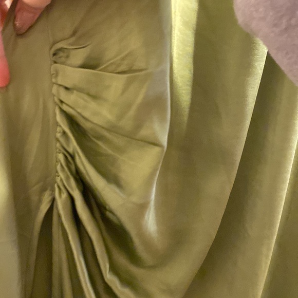 FOR LOVE & LEMONS Green Satin
Pia Halter Neck Maxi Dress Gown size L - Picture 12 of 14